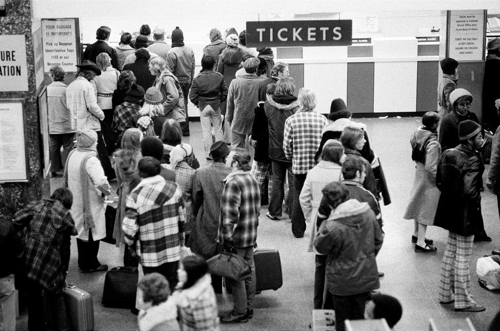 Crowded Greyhound Bus station over holidays - Gene Pesek for Chicago Sun-Times