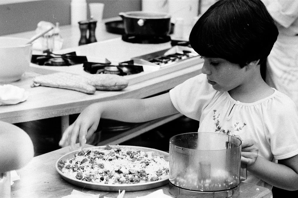 Kids prepare pizzas at Continental Cookery - Gene Pesek for Chicago Sun-Times