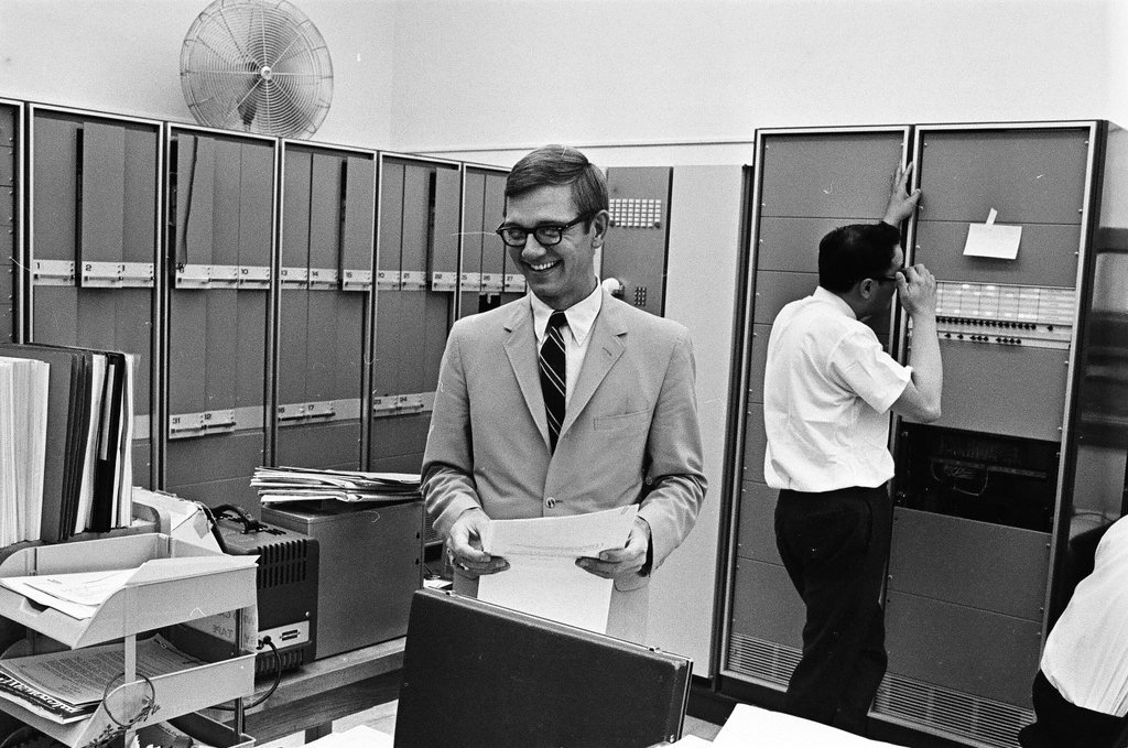 Library facilities at Oak Park High School - Perry C. Riddle for Chicago Sun-Times