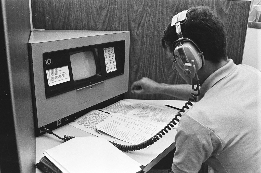 Library facilities at Oak Park High School - Perry C. Riddle for Chicago Sun-Times