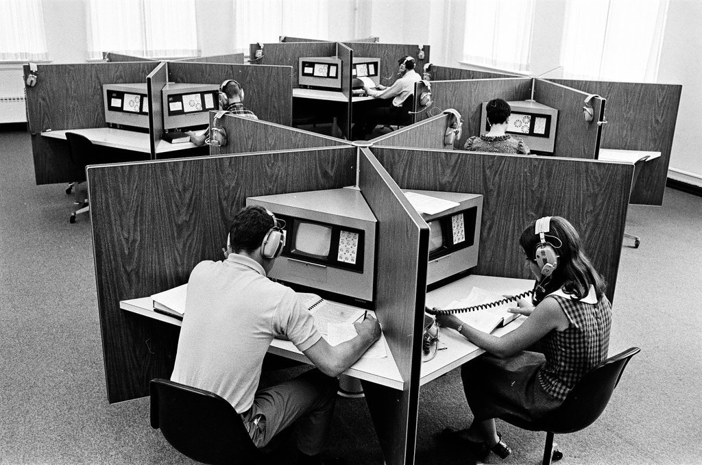 Library facilities at Oak Park High School - Perry C. Riddle for Chicago Sun-Times
