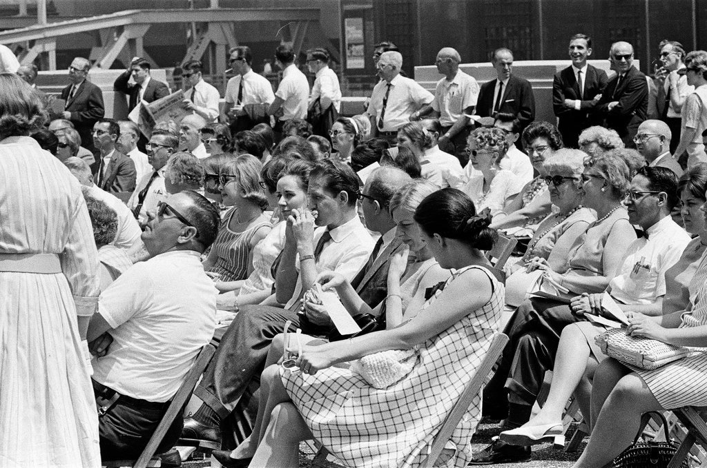 Henry Brandon leads band through live music at Riverside Plaza - Jack Dykinga for Chicago Sun-Times