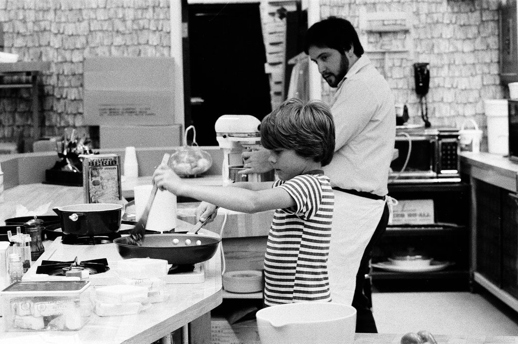 Kids prepare pizzas at Continental Cookery - Gene Pesek for Chicago Sun-Times