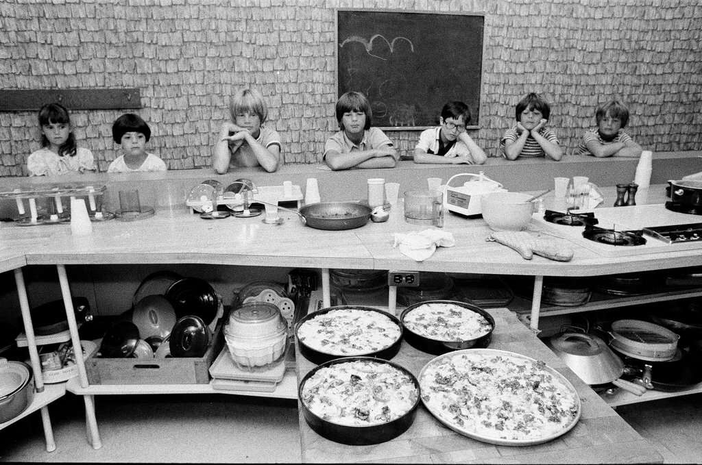 Kids prepare pizzas at Continental Cookery - Gene Pesek for Chicago Sun-Times