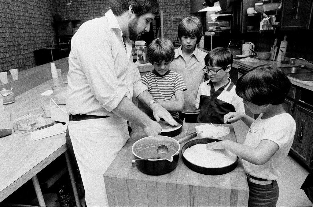 Kids prepare pizzas at Continental Cookery - Gene Pesek for Chicago Sun-Times