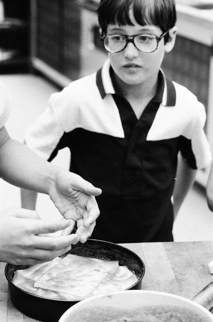 Kids prepare pizzas at Continental Cookery - Gene Pesek for Chicago Sun-Times