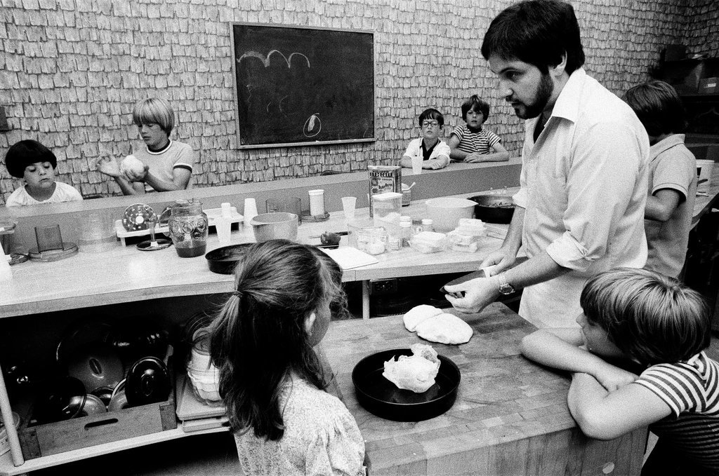 Kids prepare pizzas at Continental Cookery - Gene Pesek for Chicago Sun-Times
