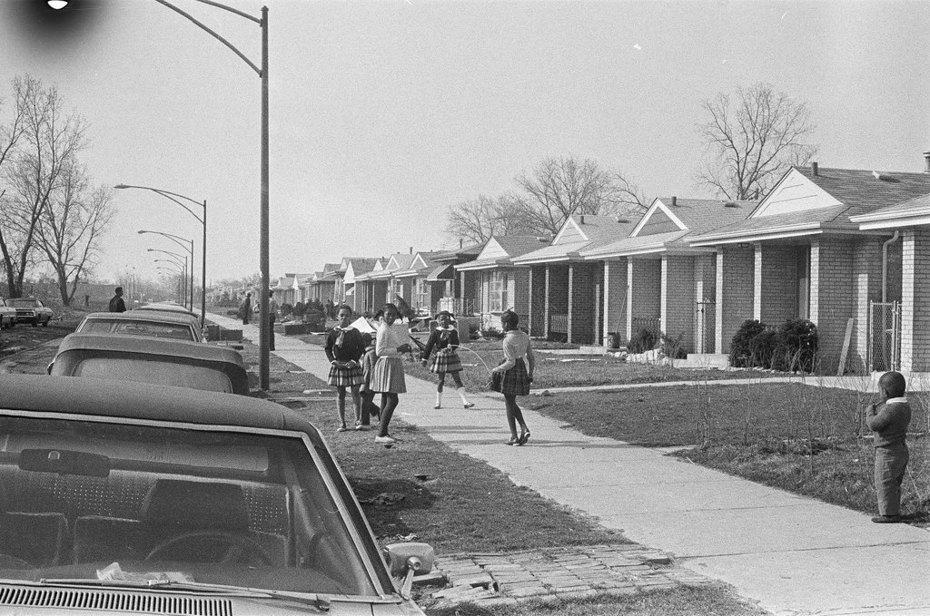 Guard shot at evicted homes - Charles Krejcsi for Chicago Sun-Times