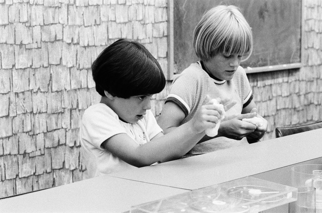 Kids prepare pizzas at Continental Cookery - Gene Pesek for Chicago Sun-Times