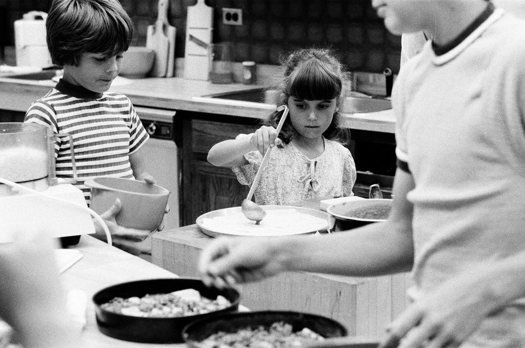 Kids prepare pizzas at Continental Cookery - Gene Pesek for Chicago Sun-Times