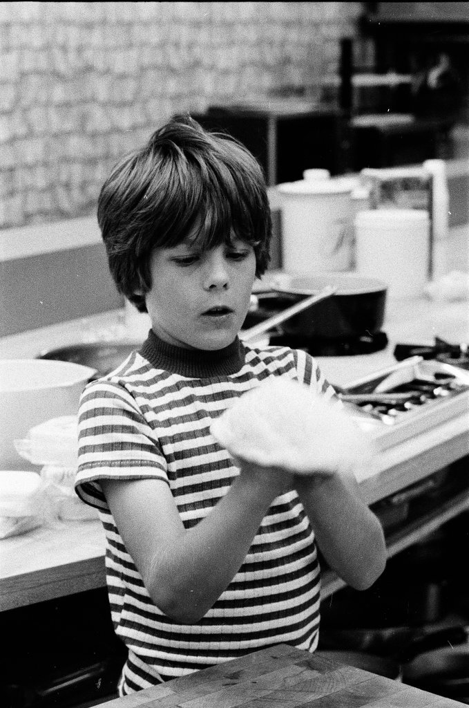 Kids prepare pizzas at Continental Cookery - Gene Pesek for Chicago Sun-Times