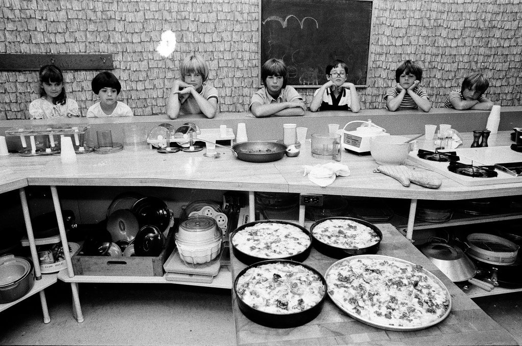 Kids prepare pizzas at Continental Cookery - Gene Pesek for Chicago Sun-Times