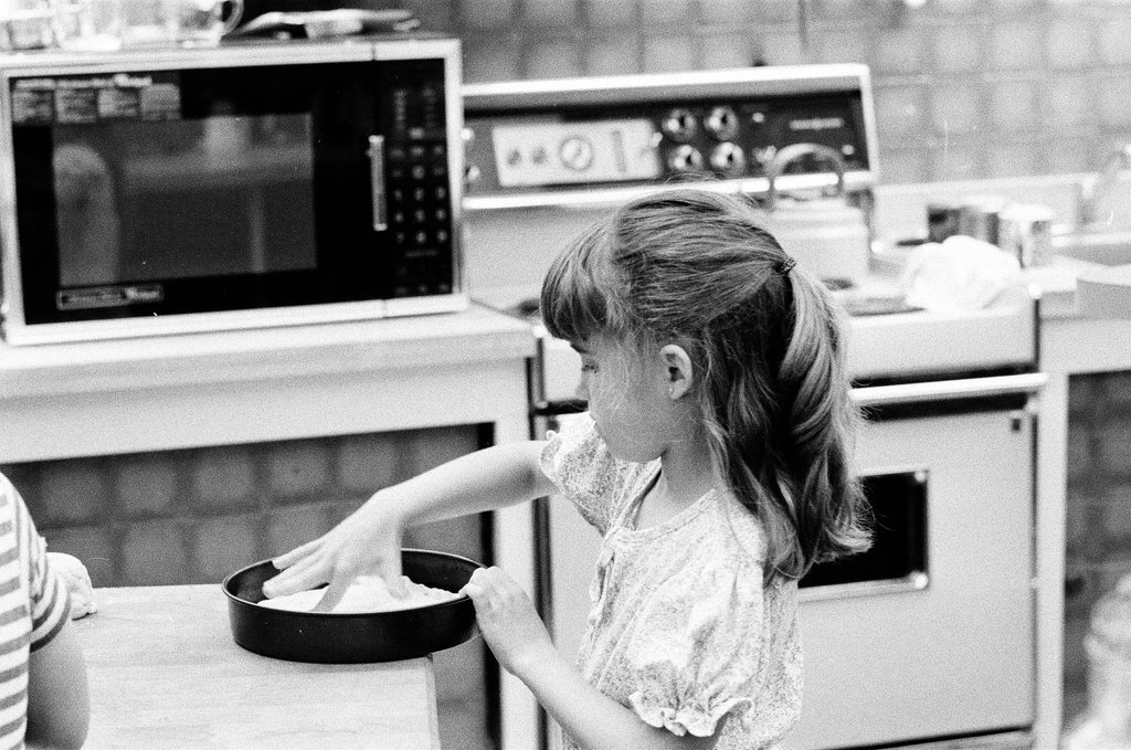 Kids prepare pizzas at Continental Cookery - Gene Pesek for Chicago Sun-Times