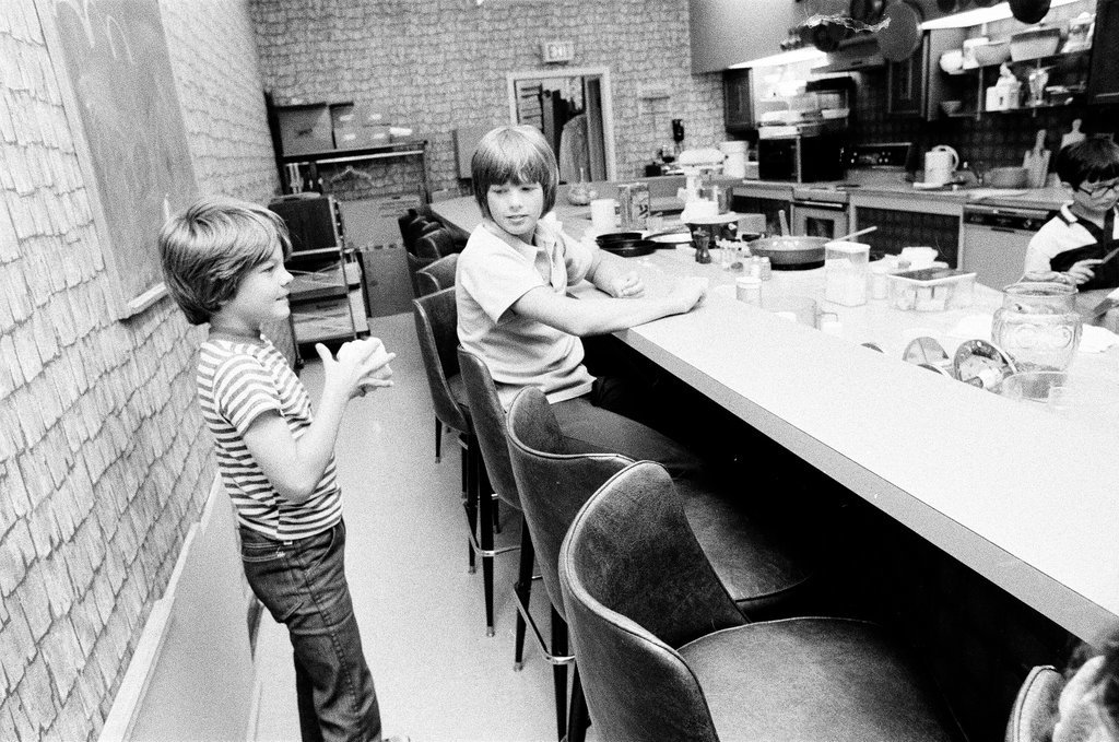 Kids prepare pizzas at Continental Cookery - Gene Pesek for Chicago Sun-Times