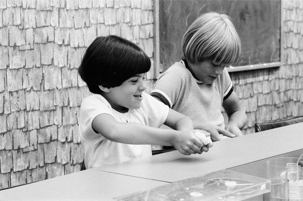 Kids prepare pizzas at Continental Cookery - Gene Pesek for Chicago Sun-Times