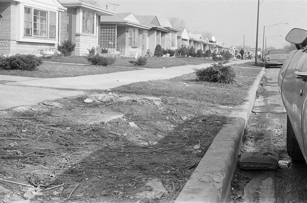 Guard shot at evicted homes - Charles Krejcsi for Chicago Sun-Times
