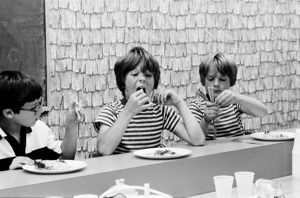 Kids prepare pizzas at Continental Cookery - Gene Pesek for Chicago Sun-Times
