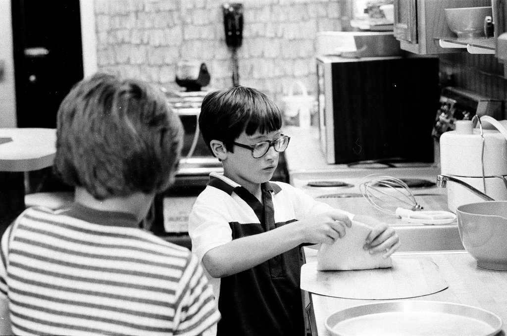 Kids prepare pizzas at Continental Cookery - Gene Pesek for Chicago Sun-Times