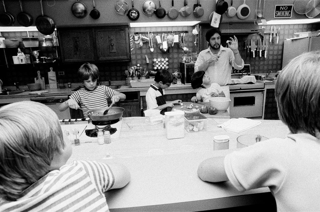Kids prepare pizzas at Continental Cookery - Gene Pesek for Chicago Sun-Times