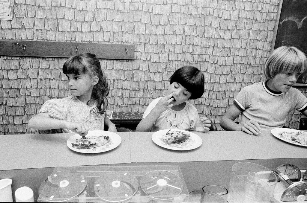 Kids prepare pizzas at Continental Cookery - Gene Pesek for Chicago Sun-Times
