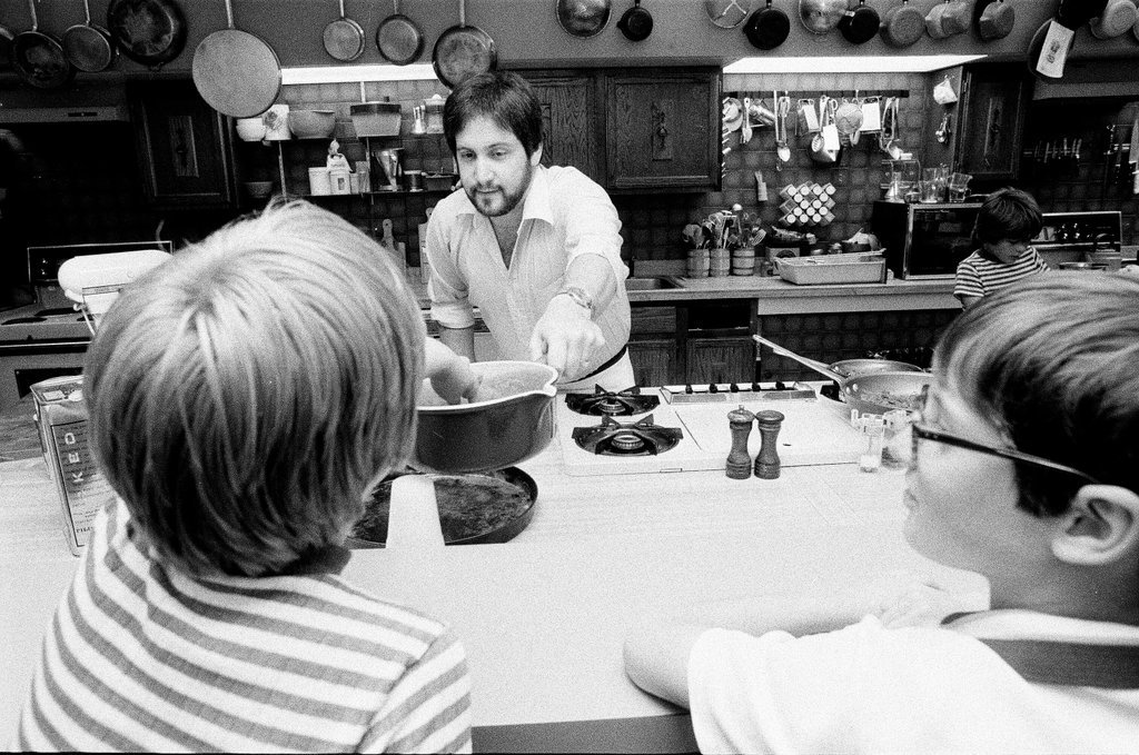 Kids prepare pizzas at Continental Cookery - Gene Pesek for Chicago Sun-Times