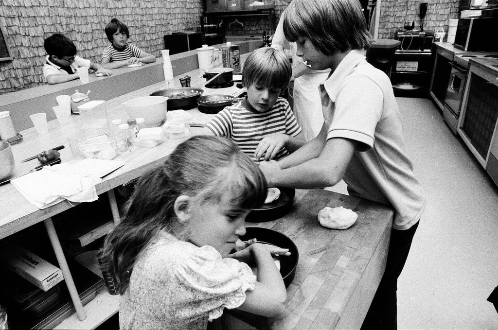 Kids prepare pizzas at Continental Cookery - Gene Pesek for Chicago Sun-Times