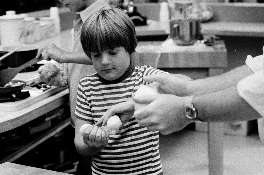 Kids prepare pizzas at Continental Cookery - Gene Pesek for Chicago Sun-Times