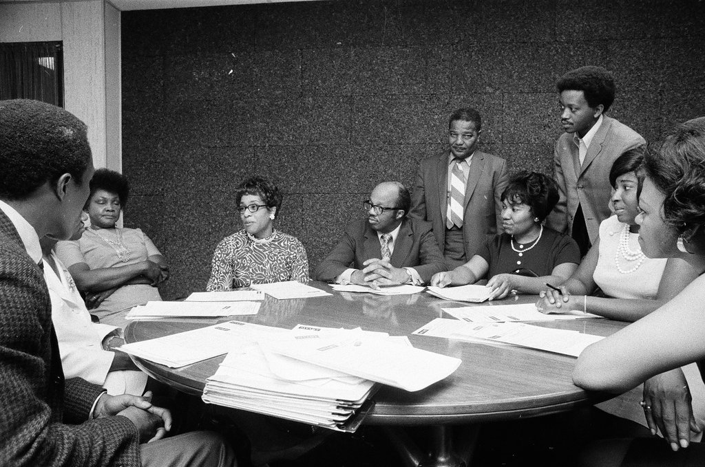 Contract Buyers League members signing up for loans - James (Jim) Klepitsch for Chicago Sun-Times