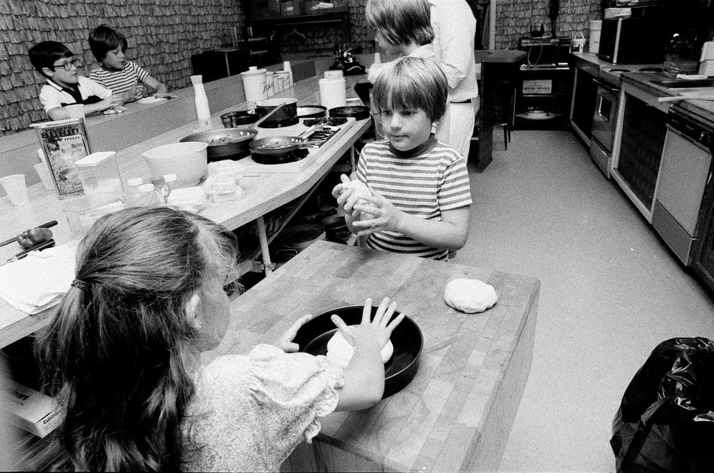 Kids prepare pizzas at Continental Cookery - Gene Pesek for Chicago Sun-Times
