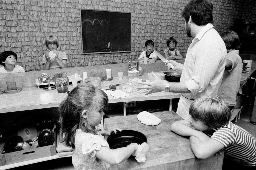 Kids prepare pizzas at Continental Cookery - Gene Pesek for Chicago Sun-Times