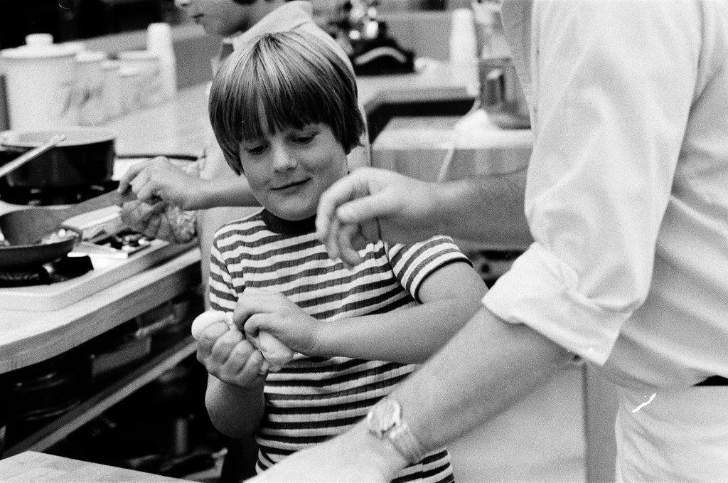 Kids prepare pizzas at Continental Cookery - Gene Pesek for Chicago Sun-Times