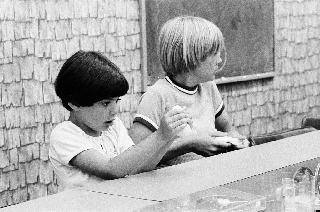 Kids prepare pizzas at Continental Cookery - Gene Pesek for Chicago Sun-Times