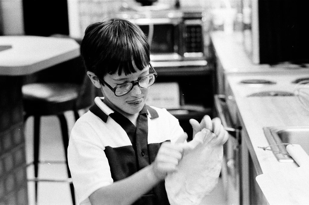 Kids prepare pizzas at Continental Cookery - Gene Pesek for Chicago Sun-Times