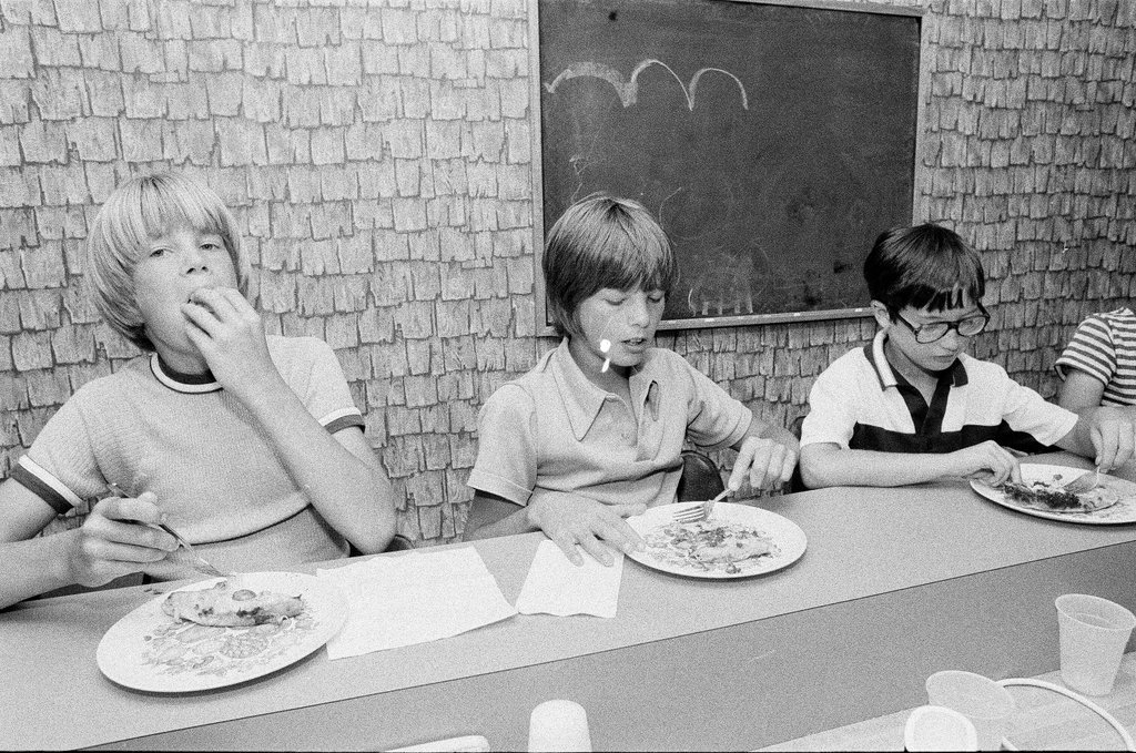 Kids prepare pizzas at Continental Cookery - Gene Pesek for Chicago Sun-Times