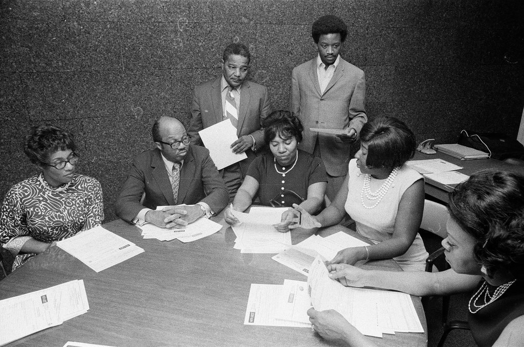 Contract Buyers League members signing up for loans - James (Jim) Klepitsch for Chicago Sun-Times