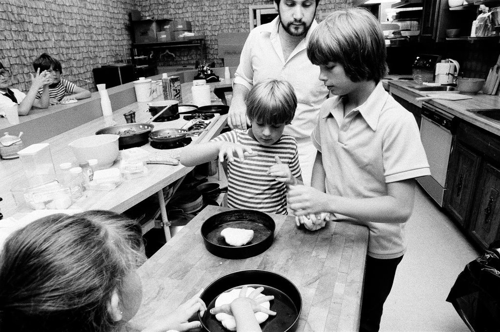 Kids prepare pizzas at Continental Cookery - Gene Pesek for Chicago Sun-Times