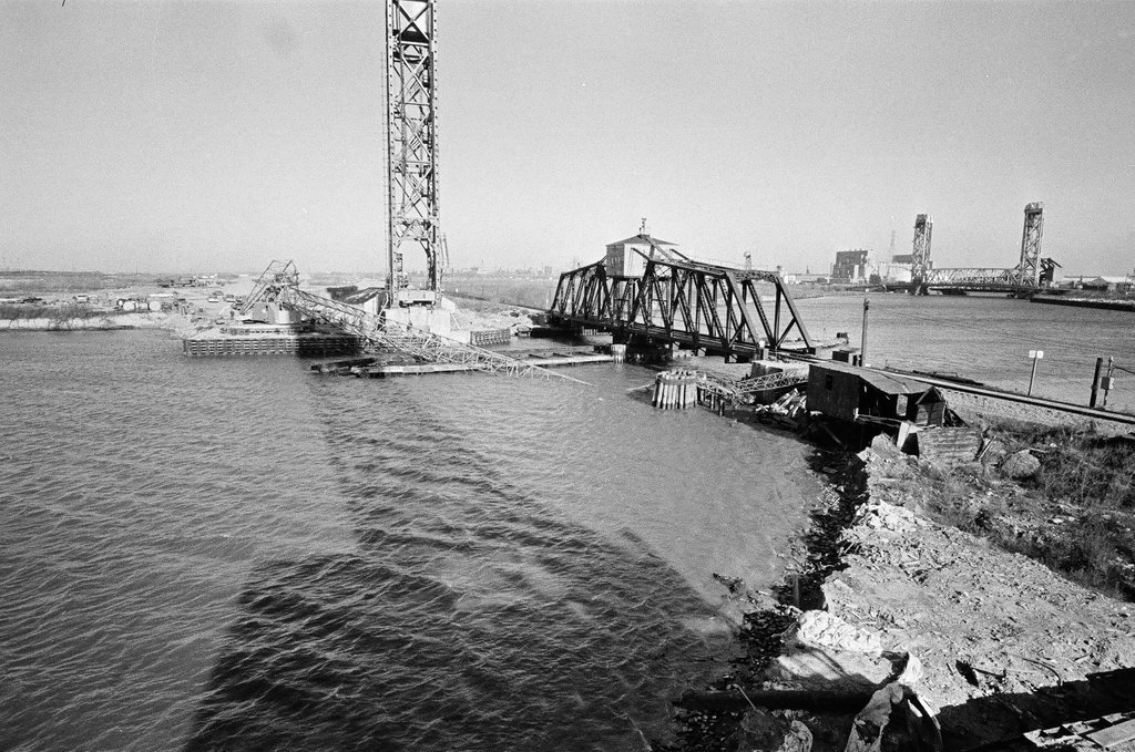 Broken crane machine in Calumet River - Pete Peters for Chicago Sun-Times