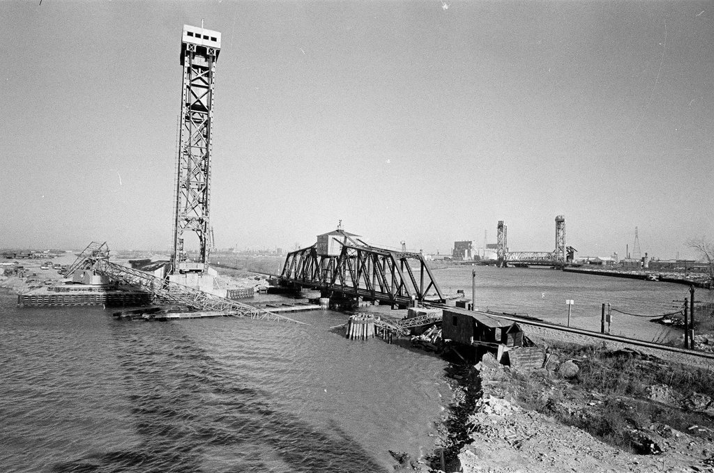 Broken crane machine in Calumet River - Pete Peters for Chicago Sun-Times