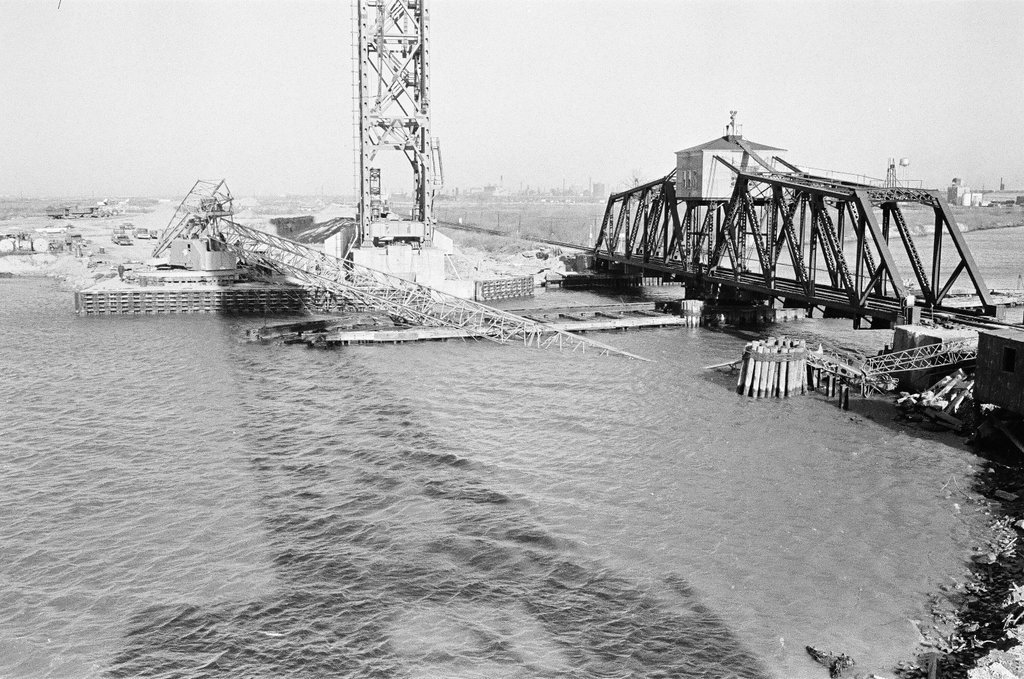 Broken crane machine in Calumet River - Pete Peters for Chicago Sun-Times