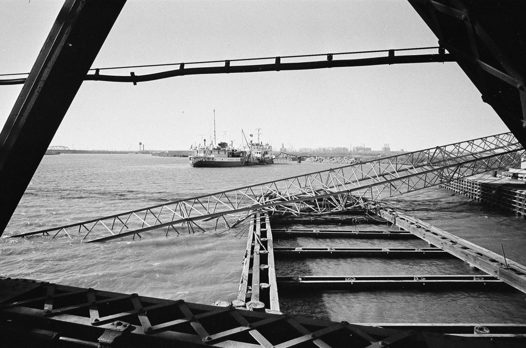 Broken crane machine in Calumet River - Pete Peters for Chicago Sun-Times