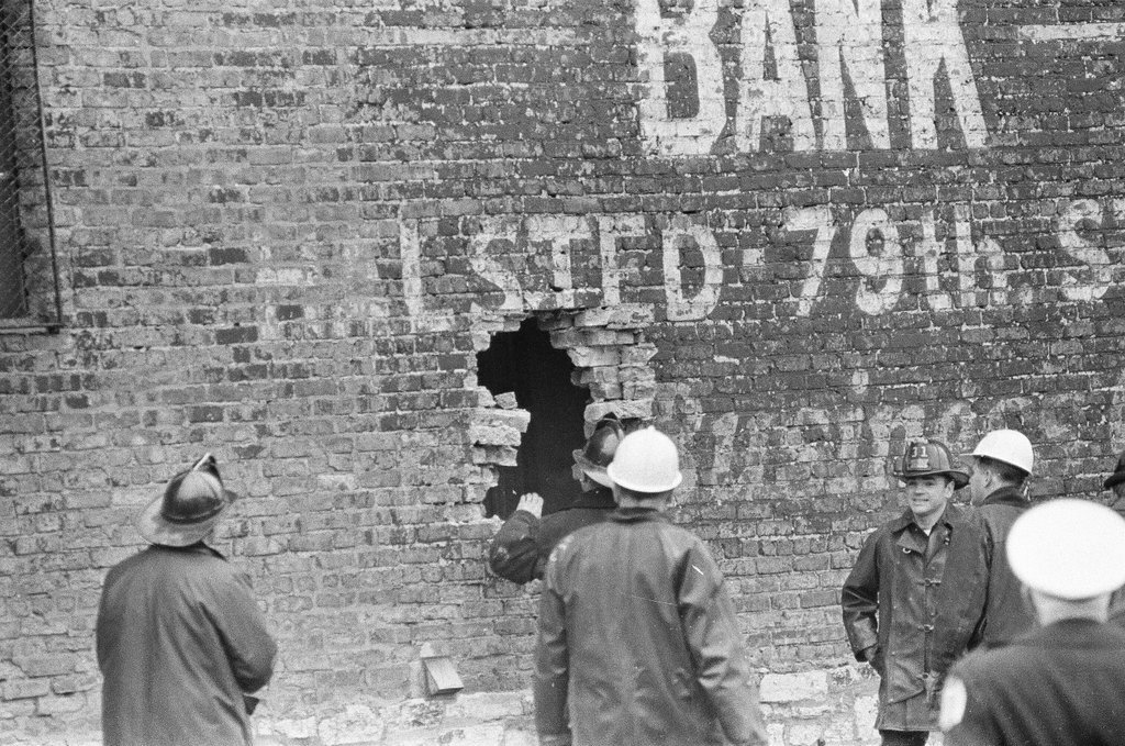 Firefighters knock out wall to access building - John Tweedle for Chicago Sun-Times
