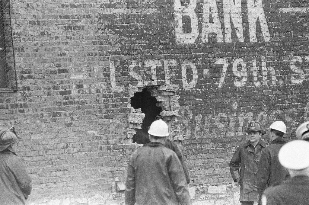 Firefighters knock out wall to access building - John Tweedle for Chicago Sun-Times