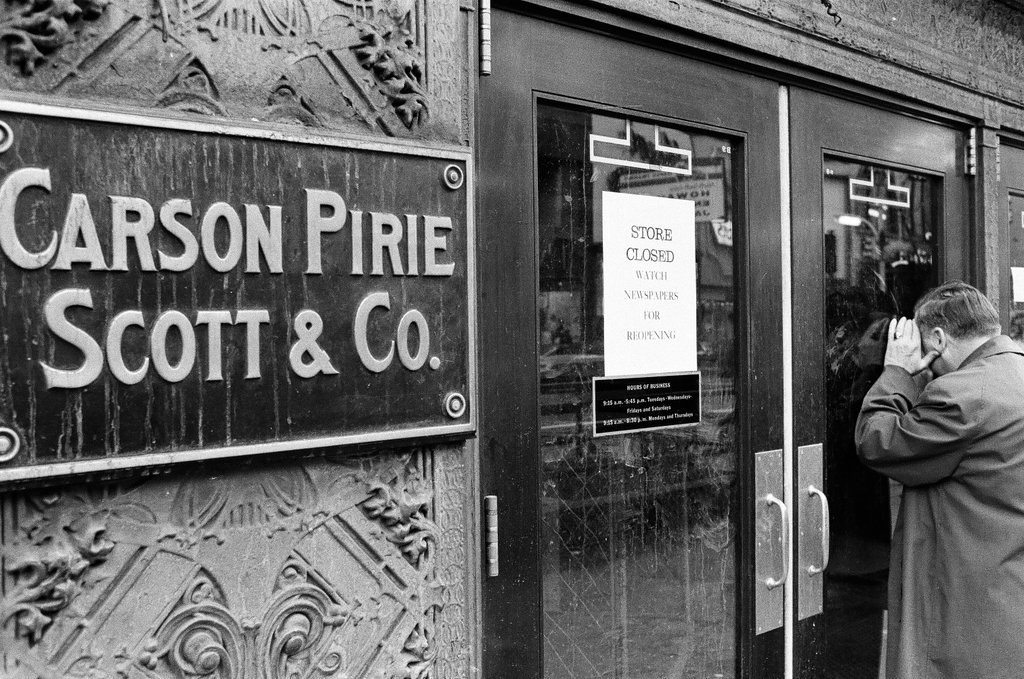 Aftermath of Carson Pirie Scott fire - Ralph Arvidson for Chicago Sun-Times