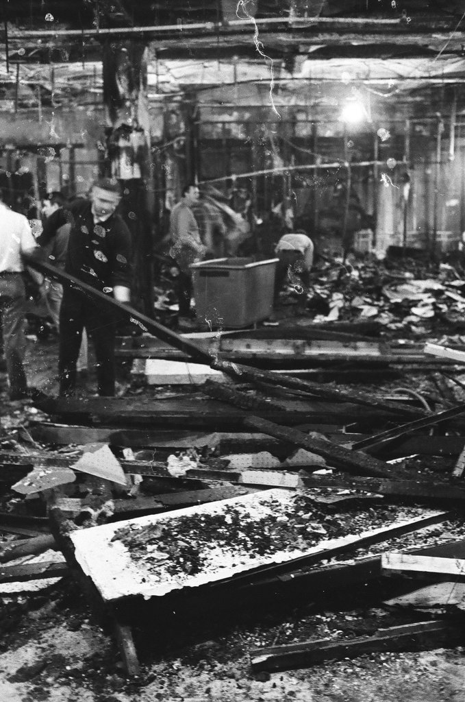 Aftermath of Carson Pirie Scott fire - Ralph Arvidson for Chicago Sun-Times
