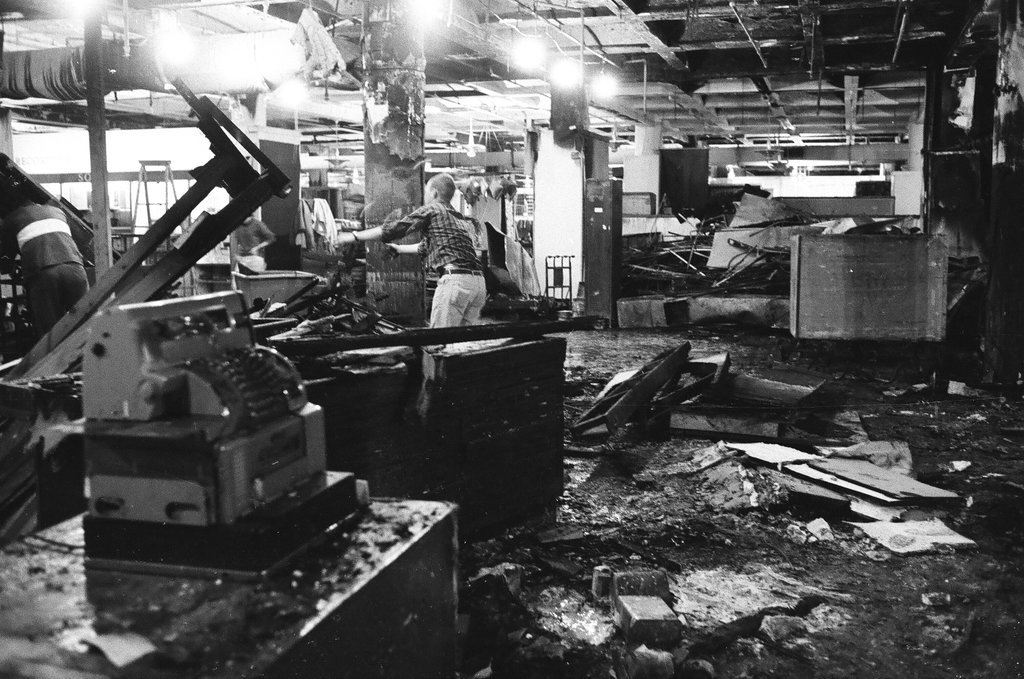 Aftermath of Carson Pirie Scott fire - Ralph Arvidson for Chicago Sun-Times