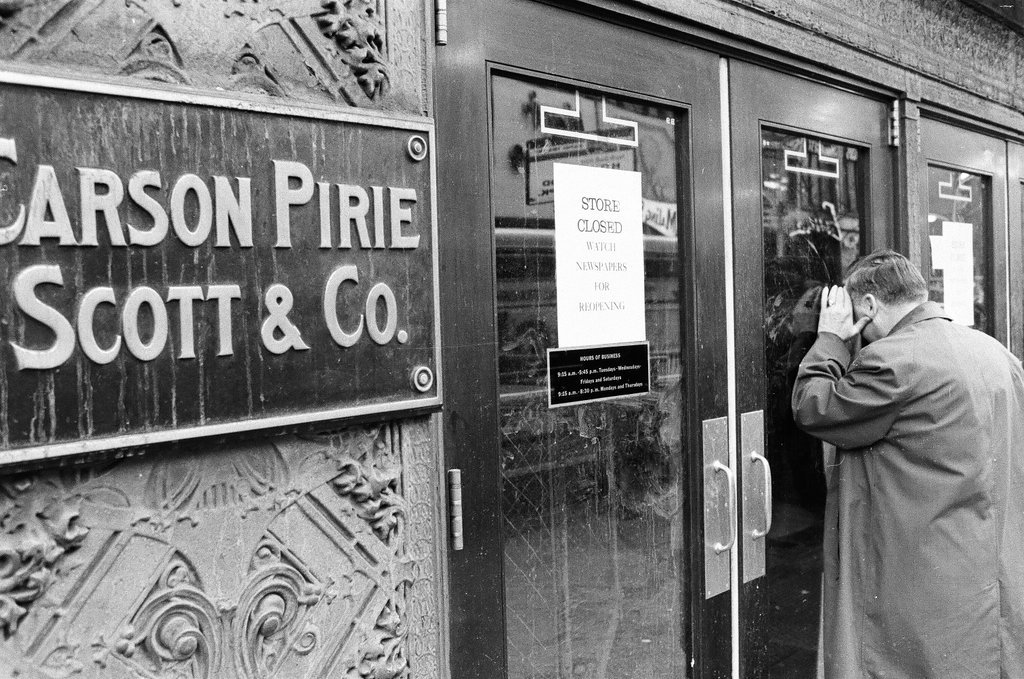 Aftermath of Carson Pirie Scott fire - Ralph Arvidson for Chicago Sun-Times