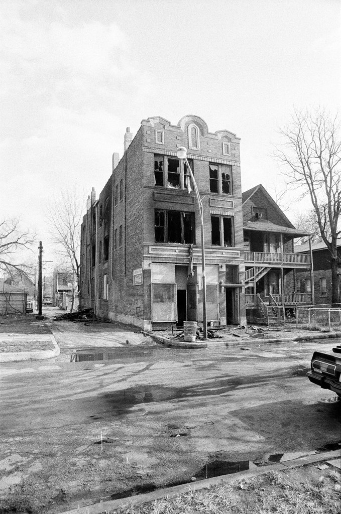 Exterior and interior damage of apartment fire - Jim Mescall for Chicago Sun-Times