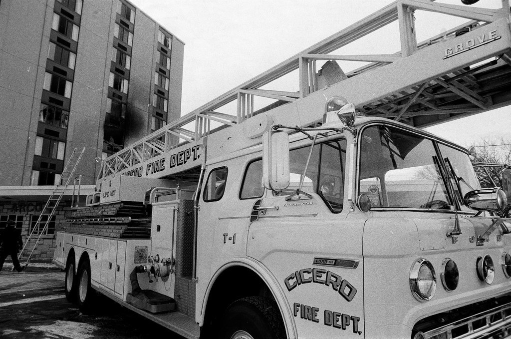 Cermak House residents evacuated during fire - Bob Fila for Chicago Sun-Times