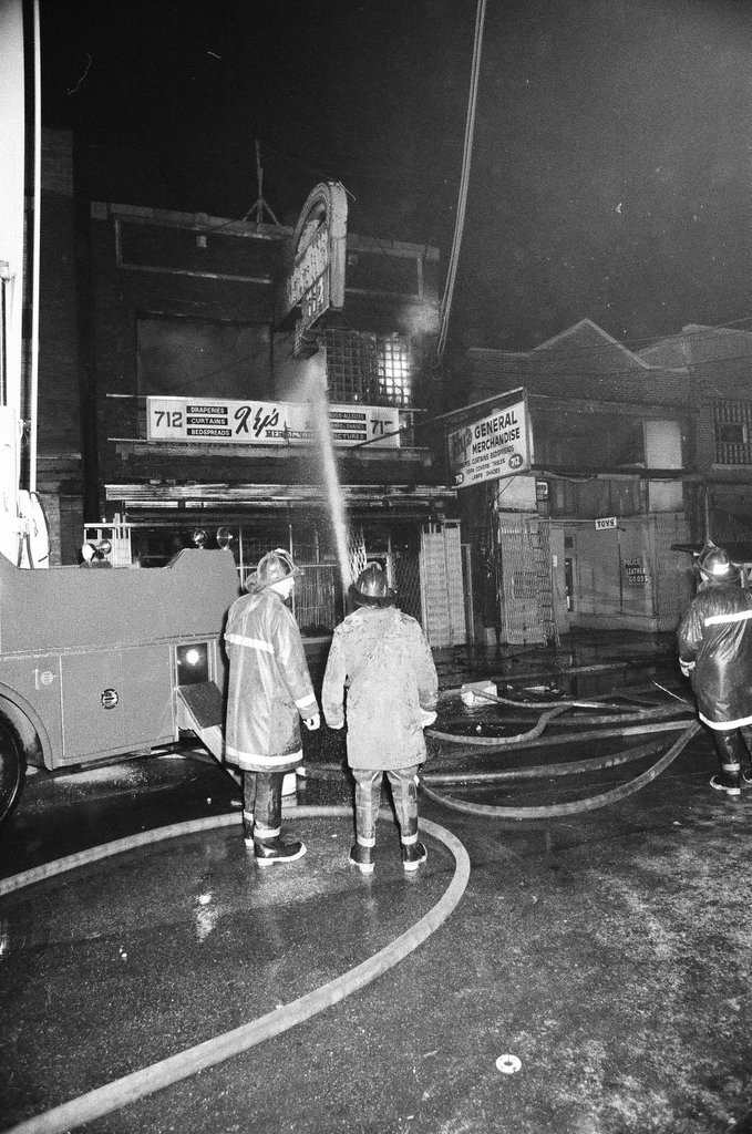 4th alarm fire on Maxwell Street - Edward DeLuga for Chicago Sun-Times
