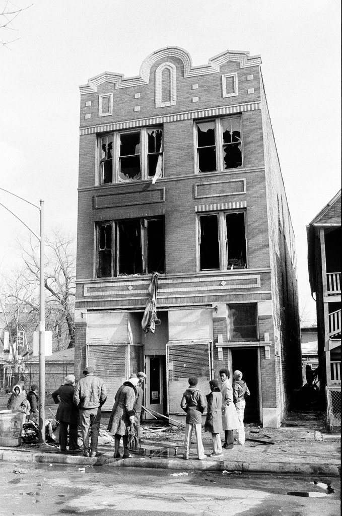 Exterior and interior damage of apartment fire - Jim Mescall for Chicago Sun-Times